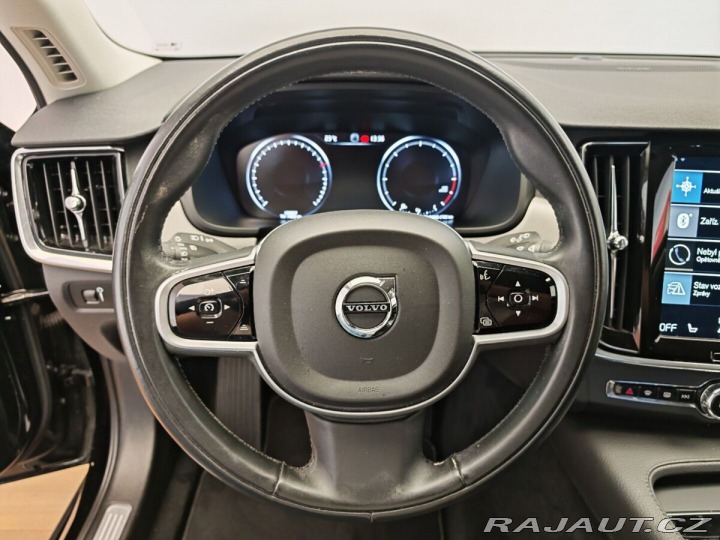Volvo V90 Momentum Advanced 2021