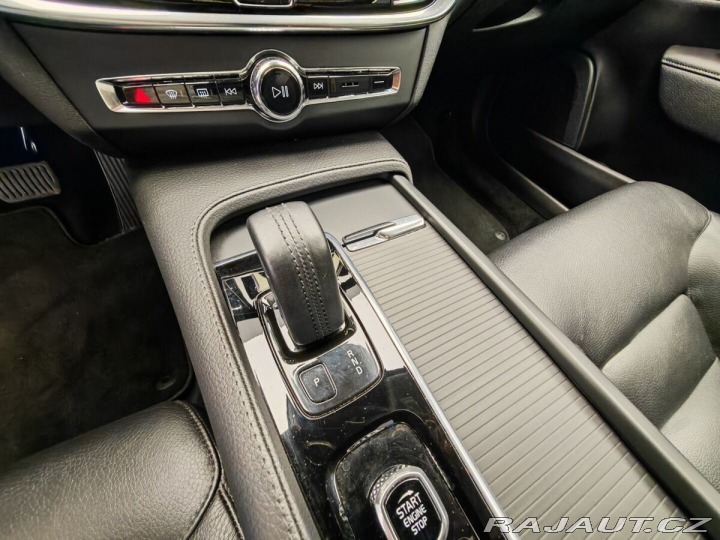 Volvo V90 Momentum Advanced 2021