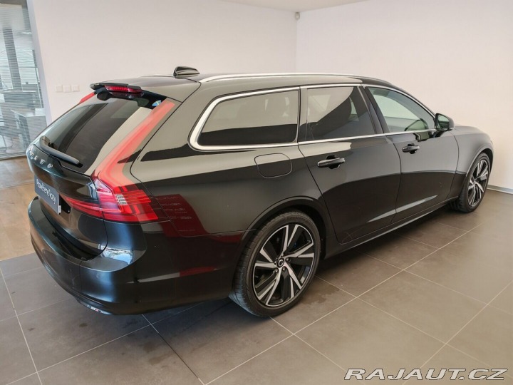Volvo V90 Momentum Advanced 2021