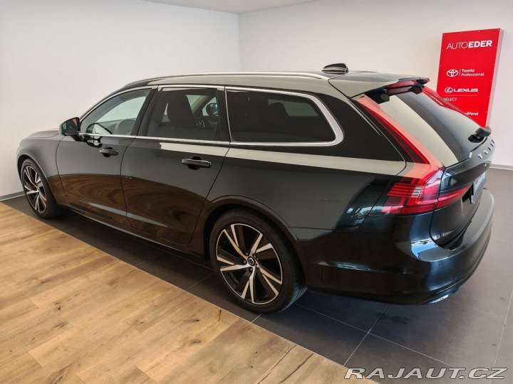 Volvo V90 Momentum Advanced 2021