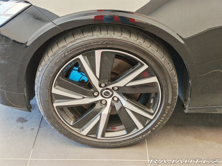Volvo V90 Momentum Advanced 2021