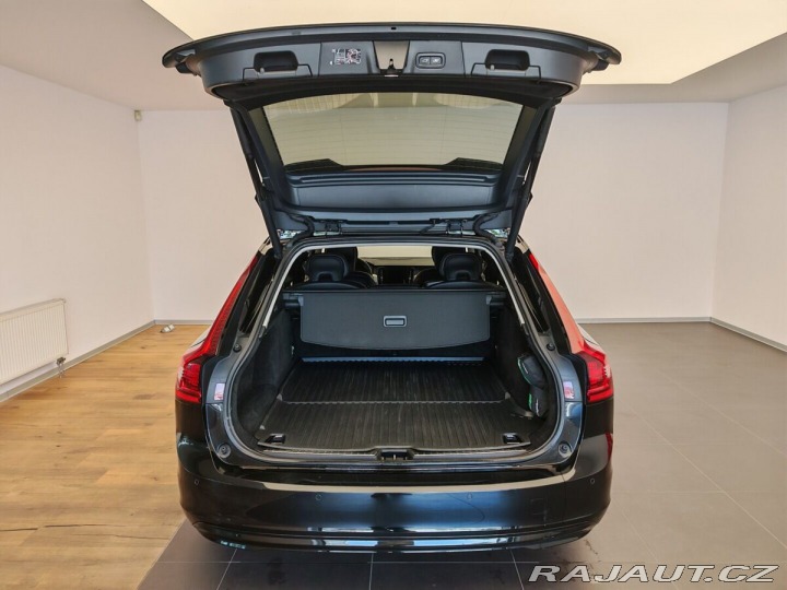 Volvo V90 Momentum Advanced 2021