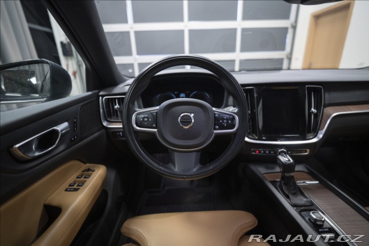 Volvo V60 2,0 D4 AWD CROSS COUNTRY 2019