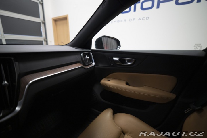 Volvo V60 2,0 D4 AWD CROSS COUNTRY 2019