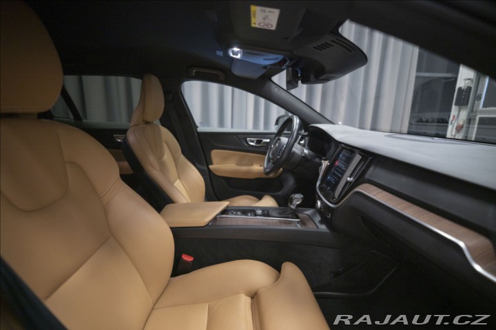 Volvo V60 2,0 D4 AWD CROSS COUNTRY 2019