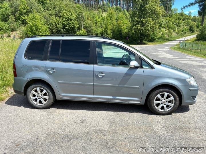 Volkswagen Touran 2,0 TDI 103kw DSG rv.20 2010