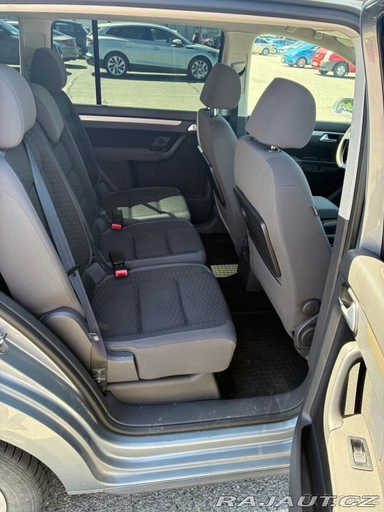 Volkswagen Touran 2,0 TDI 103kw DSG rv.20 2010