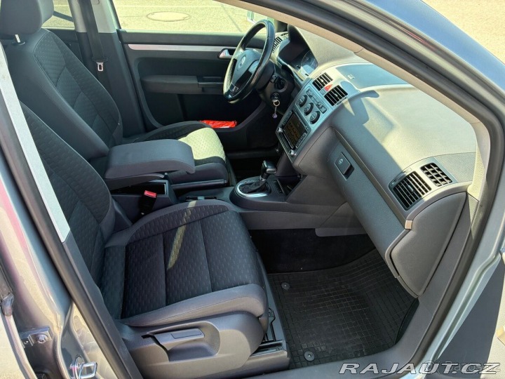 Volkswagen Touran 2,0 TDI 103kw DSG rv.20 2010