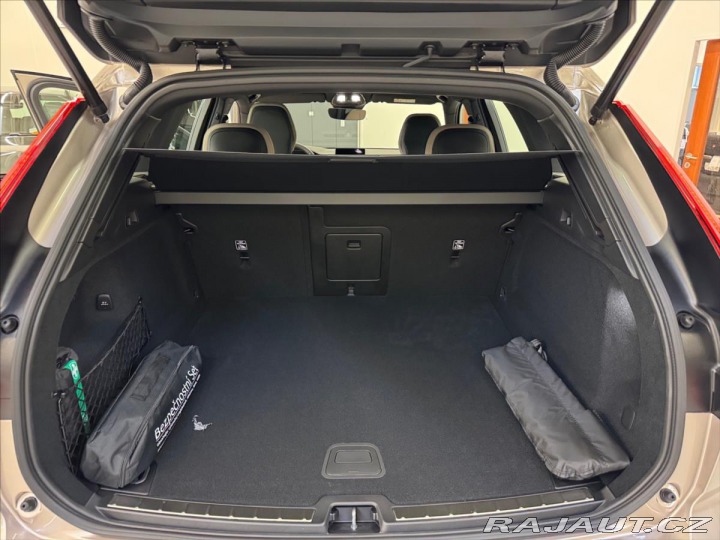 Volvo XC60 2,0 XC60 B5 Plus Dark 33 2026