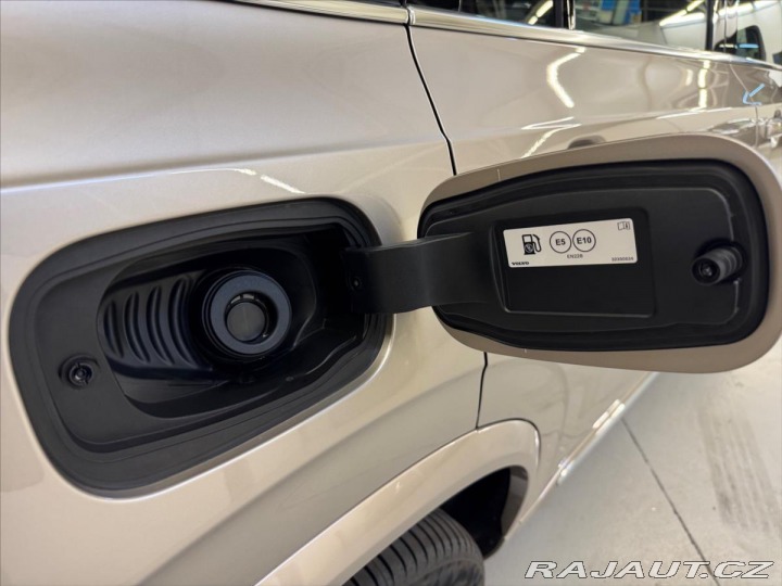 Volvo XC90 2,0 Akční cena  Plus Dark 2025