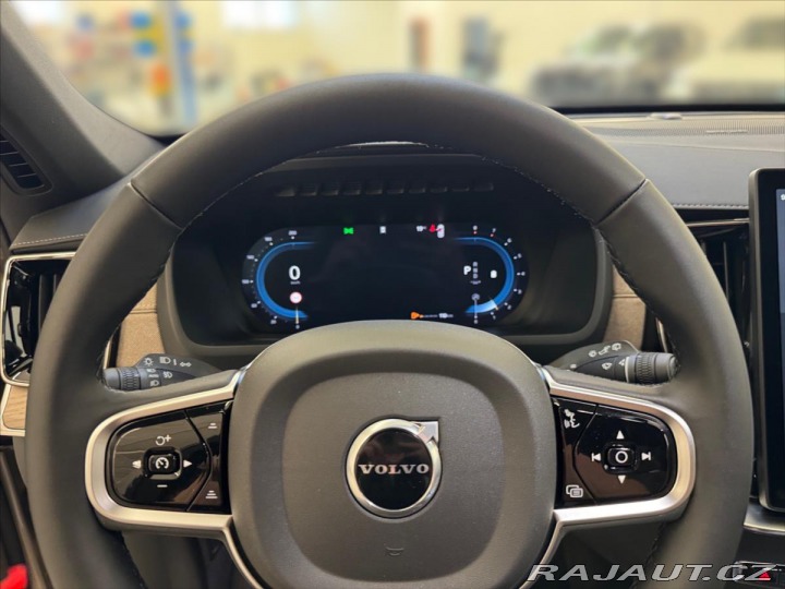 Volvo XC90 2,0 Akční cena  Plus Dark 2025