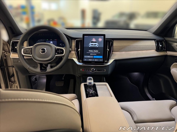 Volvo XC90 2,0 Akční cena  Plus Dark 2025