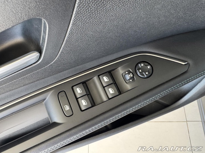Peugeot 3008 Hybrid 225*AT8*REZERVACE! 2022
