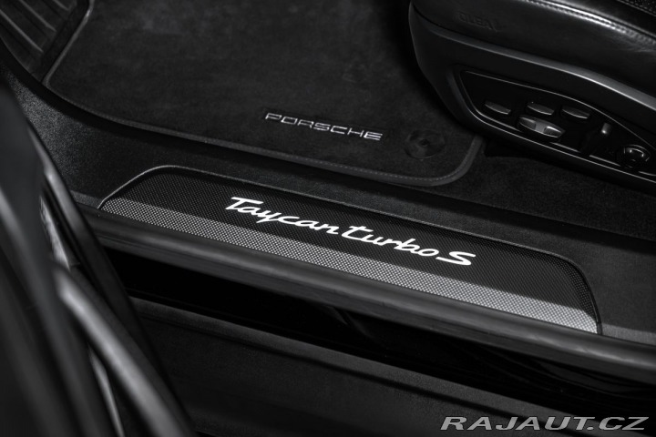 Porsche Taycan Turbo S Keramiky Pano 360 2020