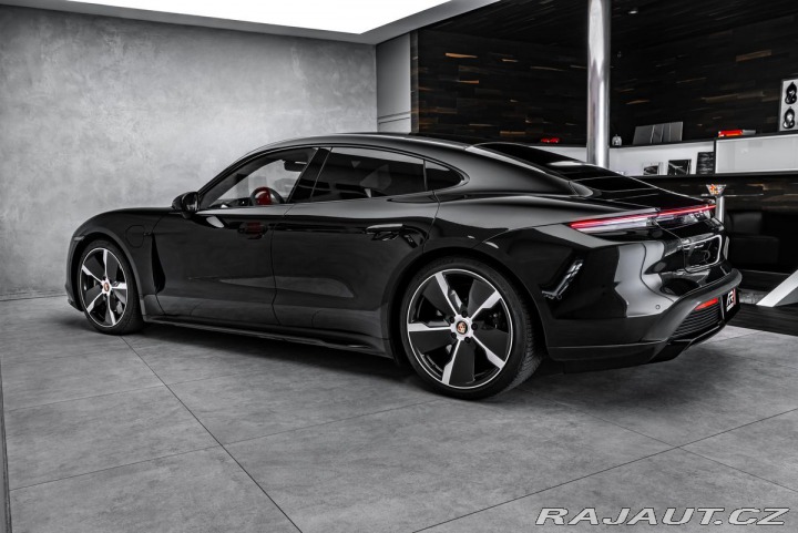Porsche Taycan Turbo S Keramiky Pano 360 2020
