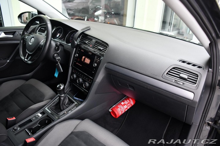 Volkswagen Golf 1.6TDi NAVI CARPLAY 2xALU 2018