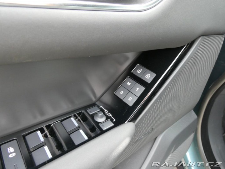 Land Rover Range Rover Velar 2,0 D200 S 1Maj. ČR, DPH 2025