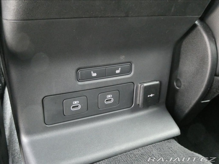 Land Rover Range Rover Velar 2,0 D200 S 1Maj. ČR, DPH 2025