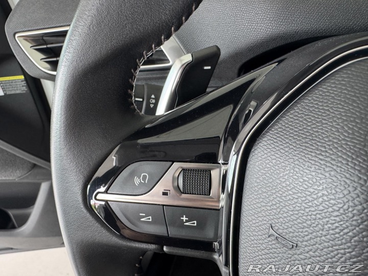Peugeot 5008 1,2PT AUT*96kW*Kamera*7MÍ 2023