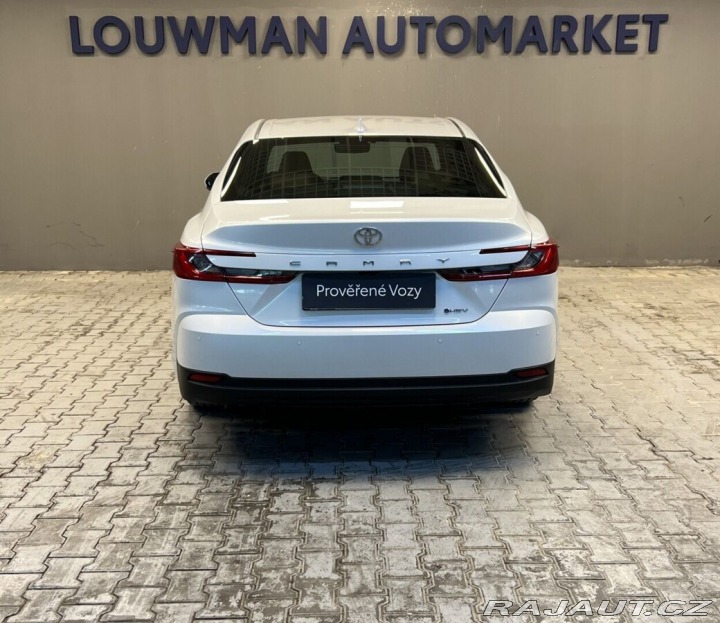 Toyota Camry 2.5 Hybrid AT EXECUTIVE 2026