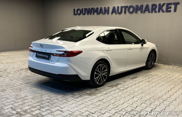 Toyota Camry 2.5 Hybrid AT EXECUTIVE 2026