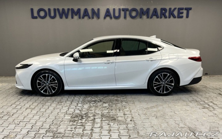 Toyota Camry 2.5 Hybrid AT EXECUTIVE 2026