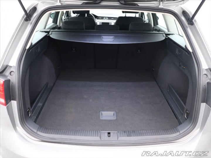 Volkswagen Passat 2.0 TDI LED Highline Tažn 2015