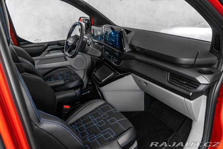 Ford Transit Custom MS-RT, 7 míst, tažné 2025