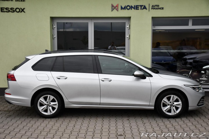 Volkswagen Golf 1.5eTSi DSG LIFE ČR 1.MAJ 2023