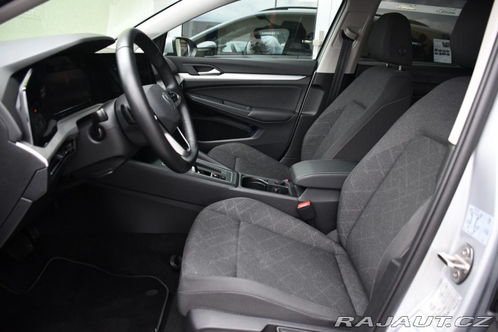 Volkswagen Golf 1.5eTSi DSG LIFE ČR 1.MAJ 2023