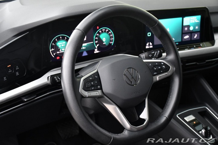 Volkswagen Golf 1.5eTSi DSG LIFE ČR 1.MAJ 2023