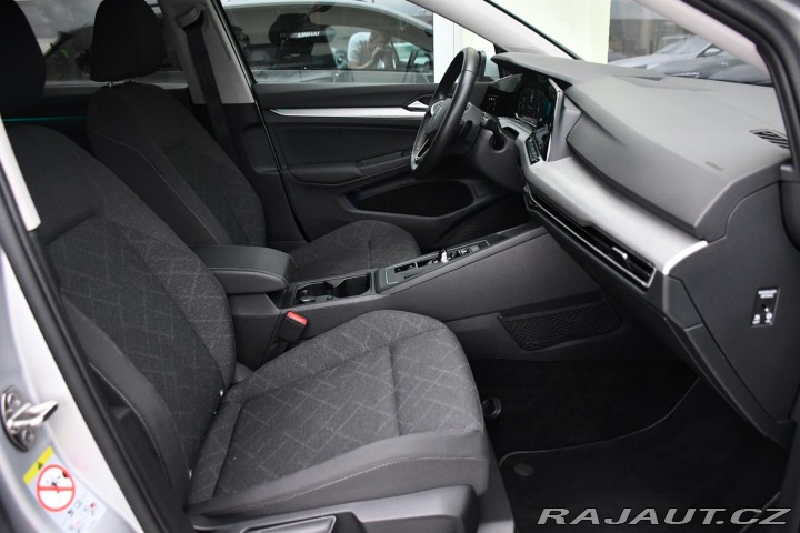 Volkswagen Golf 1.5eTSi DSG LIFE ČR 1.MAJ 2023