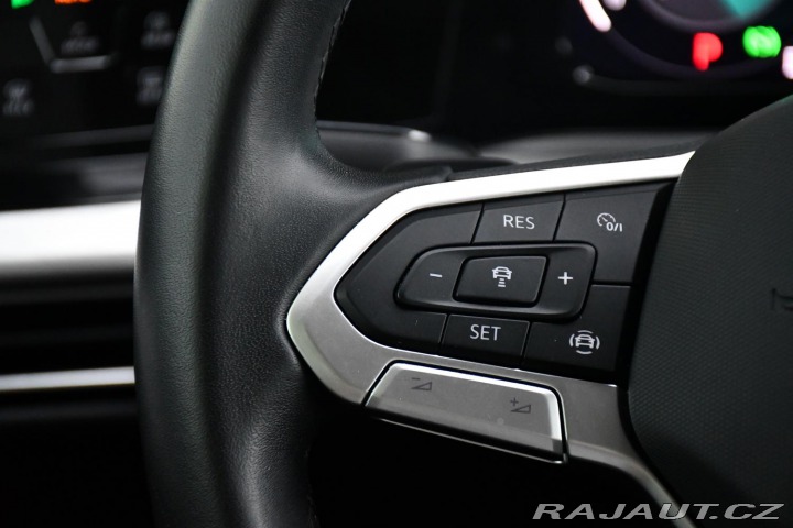 Volkswagen Golf 1.5eTSi DSG LIFE ČR 1.MAJ 2023