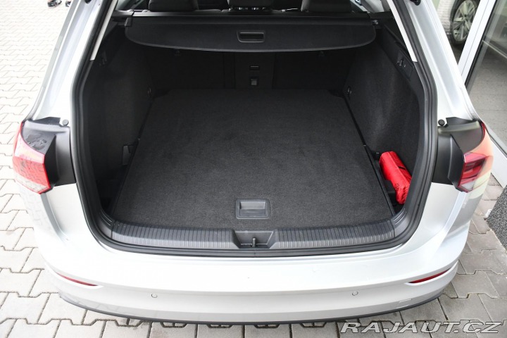 Volkswagen Golf 1.5eTSi DSG LIFE ČR 1.MAJ 2023