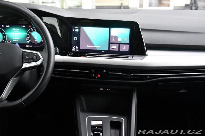 Volkswagen Golf 1.5eTSi DSG LIFE ČR 1.MAJ 2023