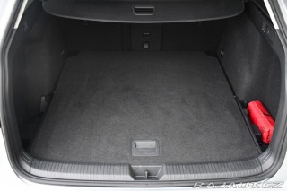 Volkswagen Golf 1.5eTSi DSG LIFE ČR 1.MAJ 2023