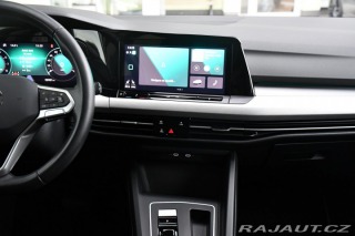 Volkswagen Golf 1.5eTSi DSG LIFE ČR 1.MAJ 2023
