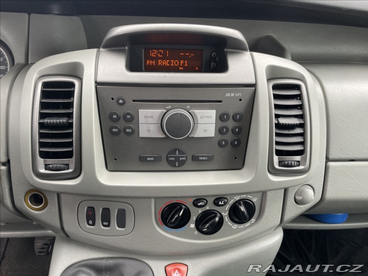 Opel Vivaro 2,5 DCi 107kw 9míst Klima 2008