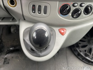 Opel Vivaro 2,5 DCi 107kw 9míst Klima 2008