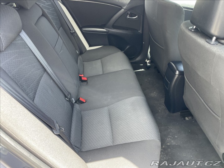 Toyota Avensis 2,0 D-4D 93 kw Klima bez 2010