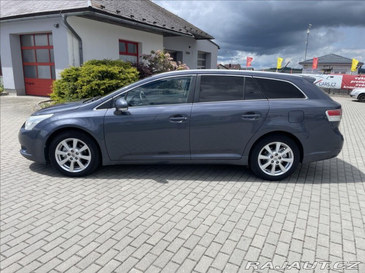 Toyota Avensis 2,0 D-4D 93 kw Klima bez 2010