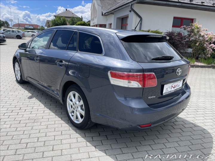 Toyota Avensis 2,0 D-4D 93 kw Klima bez 2010