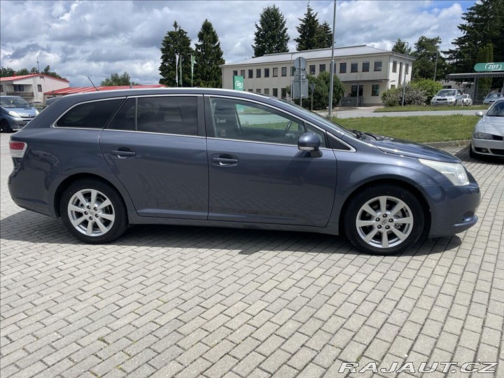 Toyota Avensis 2,0 D-4D 93 kw Klima bez 2010