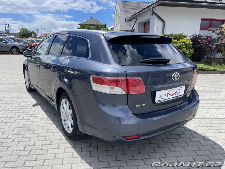 Toyota Avensis 2,0 D-4D 93 kw Klima bez 2010