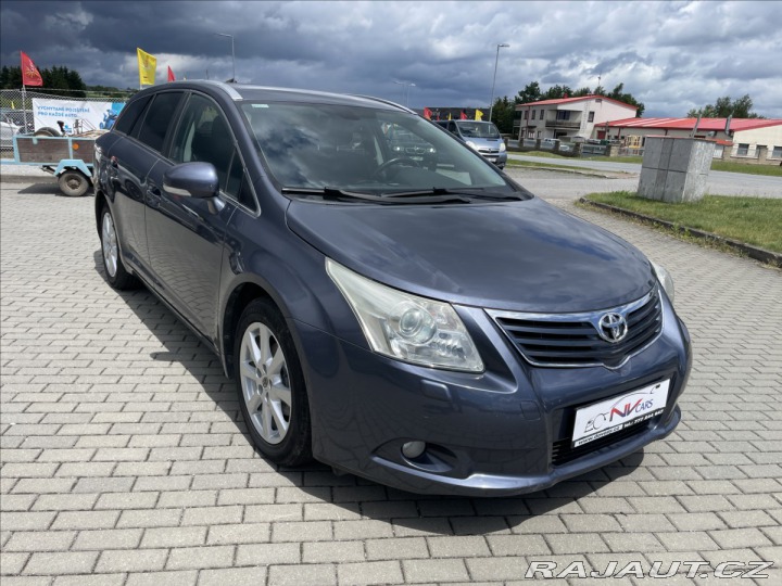 Toyota Avensis 2,0 D-4D 93 kw Klima bez 2010