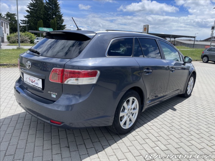 Toyota Avensis 2,0 D-4D 93 kw Klima bez 2010