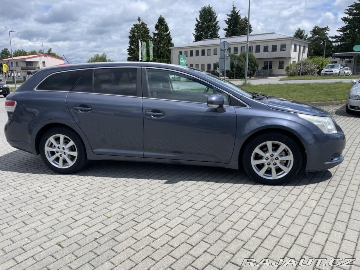 Toyota Avensis 2,0 D-4D 93 kw Klima bez 2010