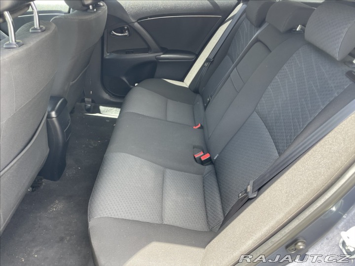 Toyota Avensis 2,0 D-4D 93 kw Klima bez 2010