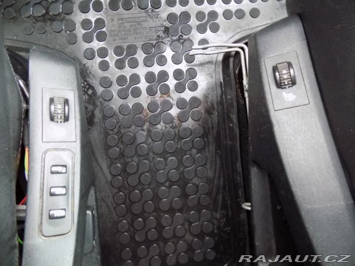 Peugeot 807 2.0HDi/7.Míst/NAVI/LED/ 2009