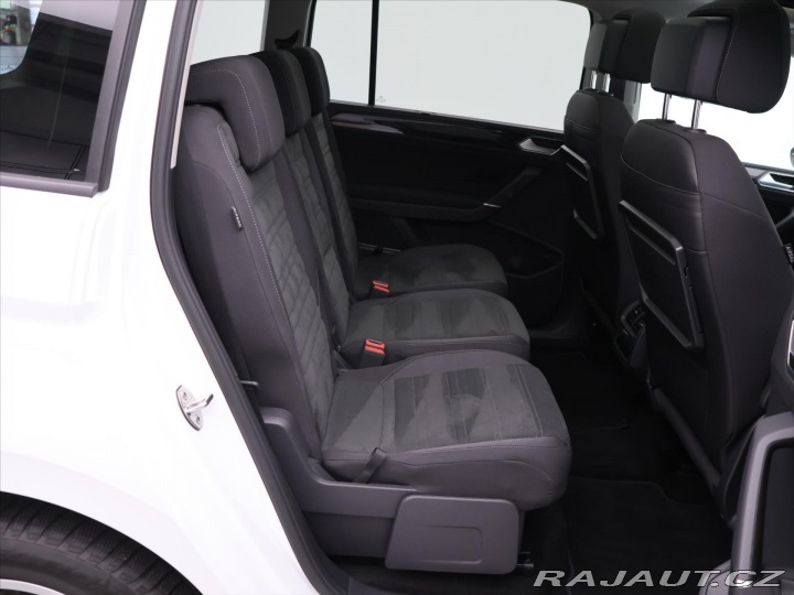 Volkswagen Touran 2,0 TDI DSG R-Line 1.Maj 2025